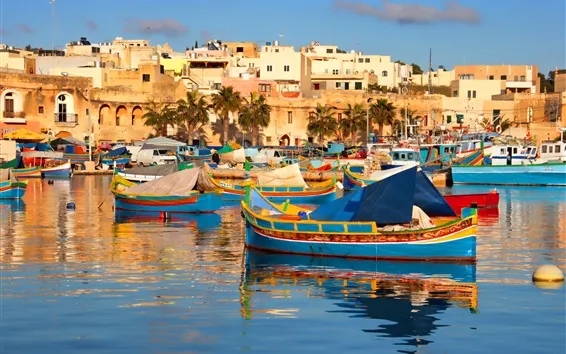 Travel-to-Malta-boats-houses-sea_m.webp.jpg