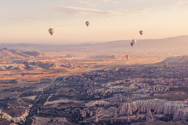 hot-air-balloon-844872_1280.jpg